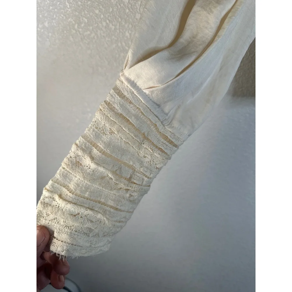 Mable Women's Cream Lace Crochet Ruffle Long Sleeve Top Size Small
